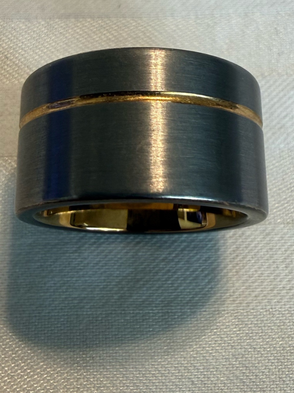 Black Tungsten Carbide Men’s Band Ring Gold Tone Interior size 7 12mm